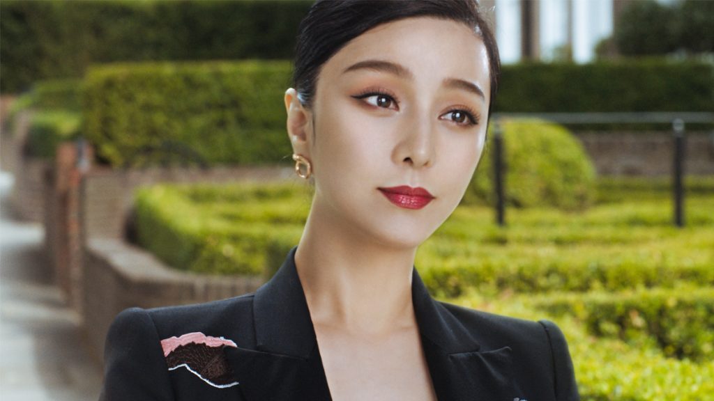 Fan Bingbing en el papel de Lin Mi Sheng con pendientes Possession