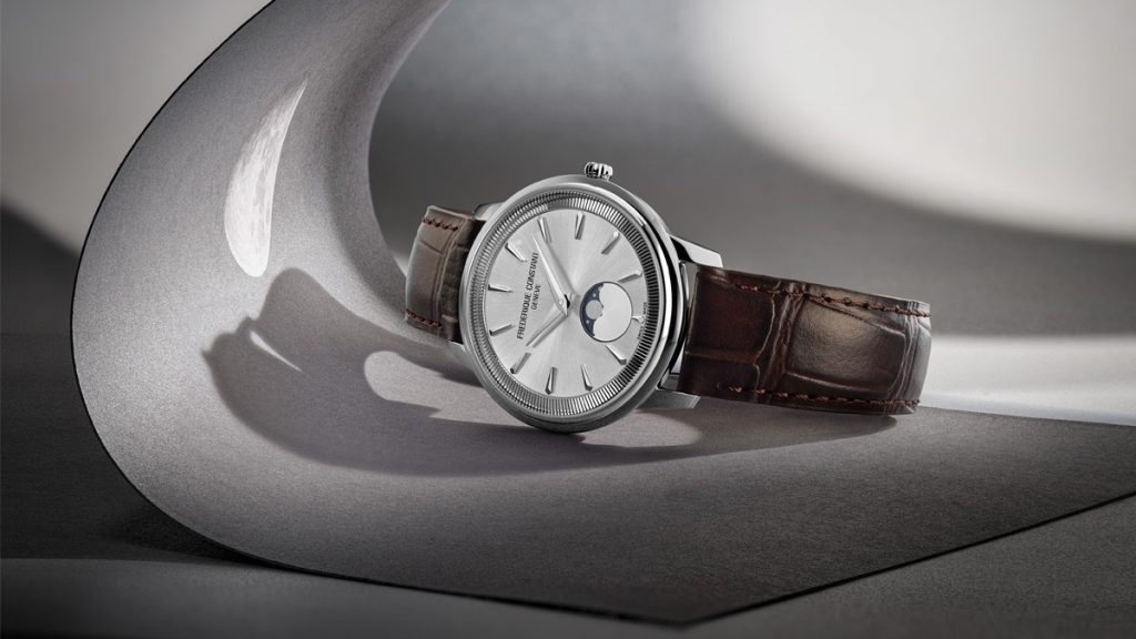 El nuevo y lujoso reloj Classics Moneta Moonphase toma su nombre del bisel con la forma del bisel estriado de las monedas.