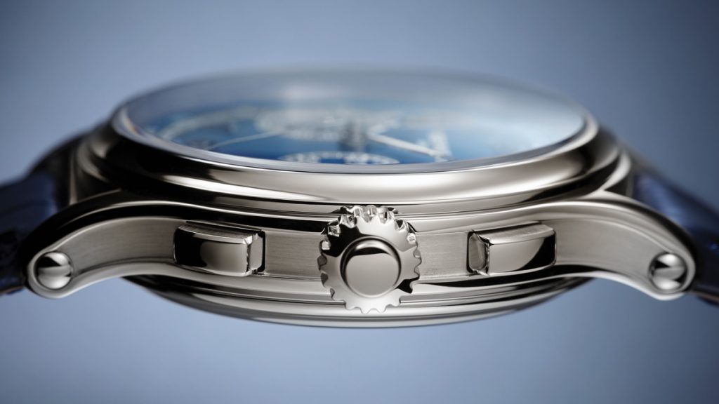cronógrafo ratrapante REF. 5370P Como requiere todo buen instrumento, la esfera presenta una legibilidad óptima. Algo que se consigue tanto en la lectura de la hora y los minutos para la que Patek Philippe ha elegido una elegantes agujas de tipo ‘hoja’ con revestimiento luminiscente, como con las cifras Breguet aplicadas de oro blanco. La misma precisión y rapidez de lectura se logra en la medición de los tiempos cortos.