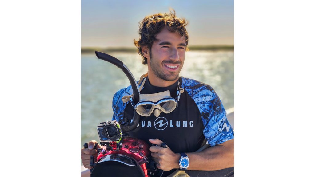 Rafael Fernández Caballero -submarinista, fotógrafo y embajador de la marca Alpina- es nombrado Ocean Photographer of the Year 2024